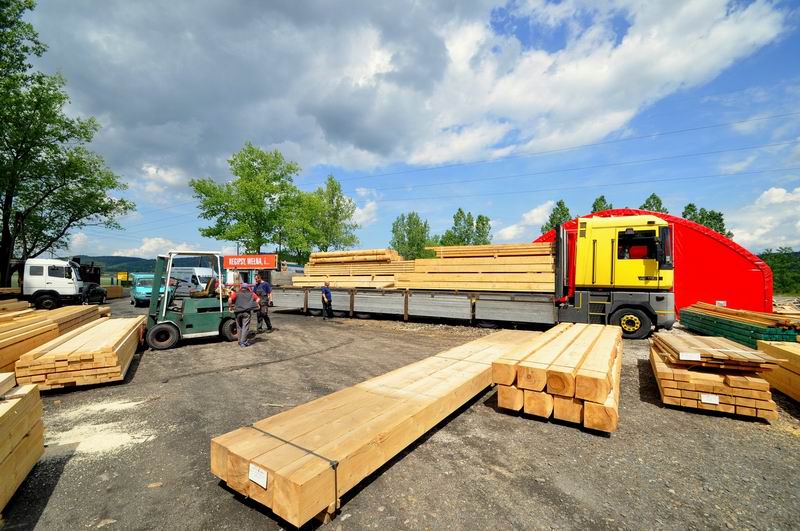 skład tarcicy i drewna budowlanego